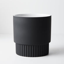 Load image into Gallery viewer, Culotta Black Pot
